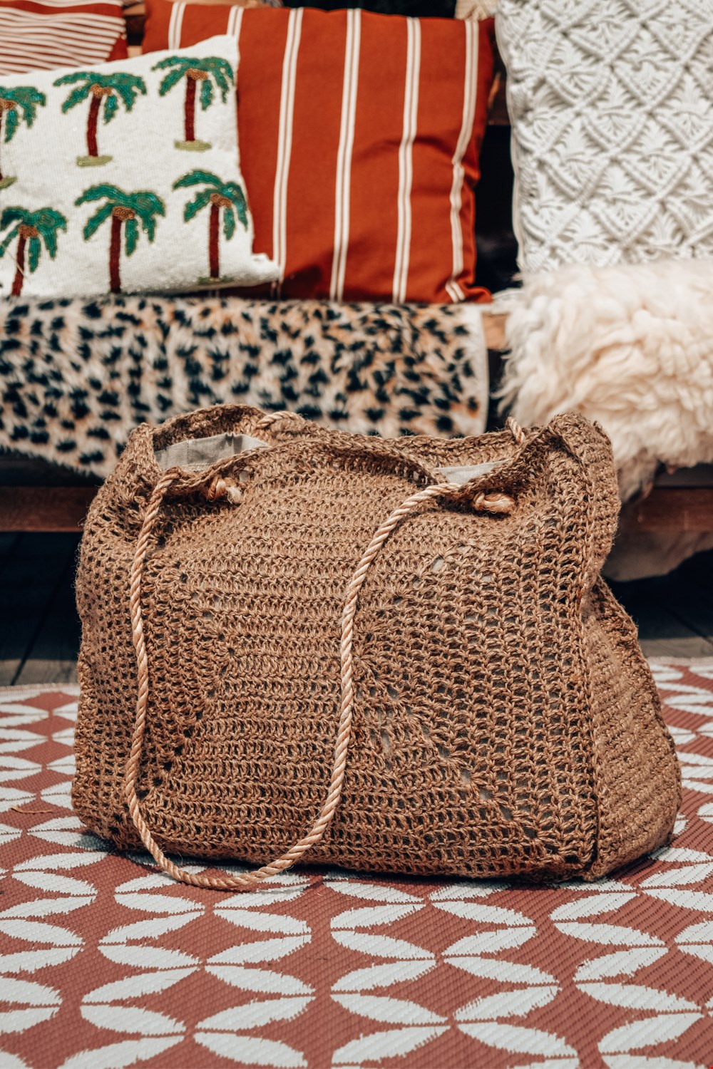 Of wat dacht je van een zelfgemaakte tas van jute? Of wat dacht je van een zelfgemaakte tas van jute?